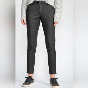 KHAKI SKINNY JEANS SIZE MEDIUM/LARGE